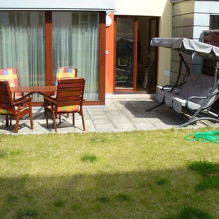 Garden Apartment With Garage In Central プラハ エクステリア 写真