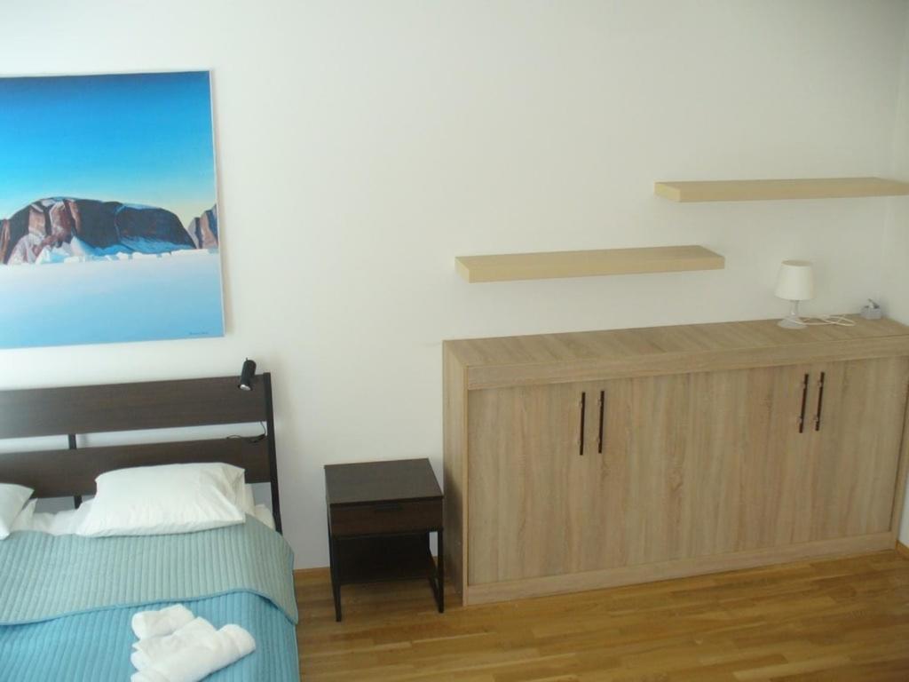 Garden Apartment With Garage In Central プラハ エクステリア 写真