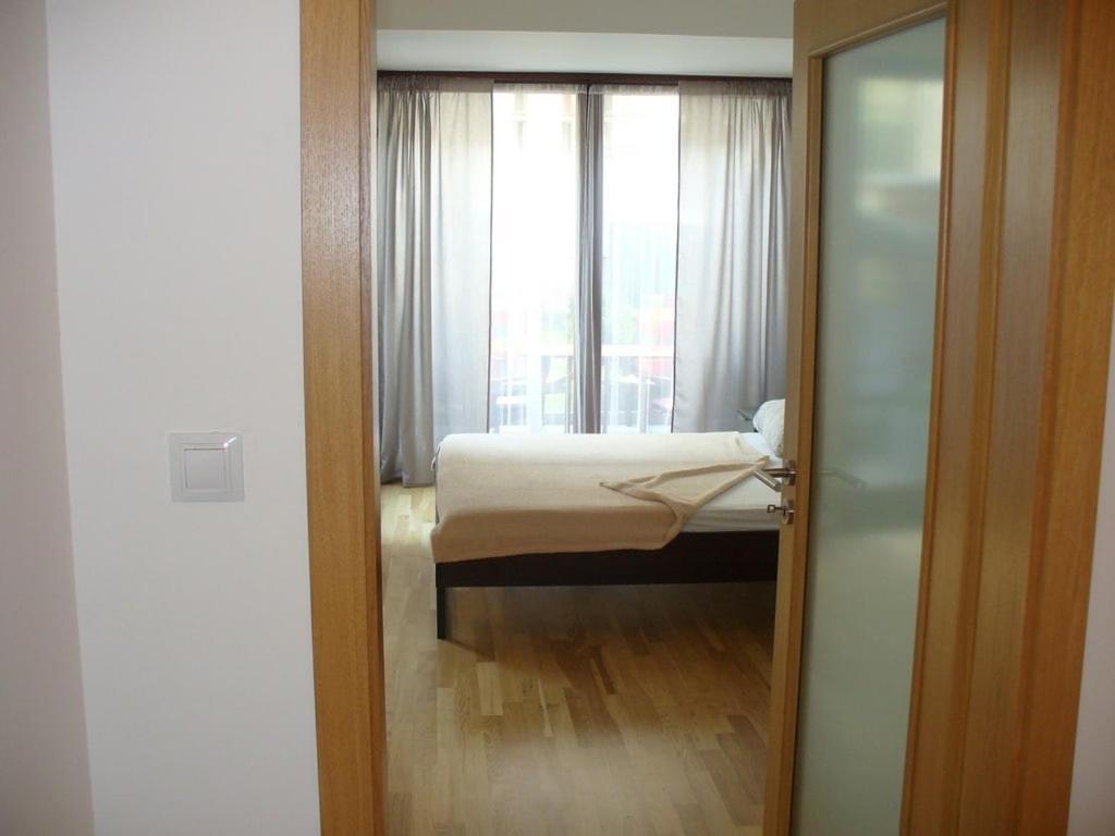 Garden Apartment With Garage In Central プラハ エクステリア 写真